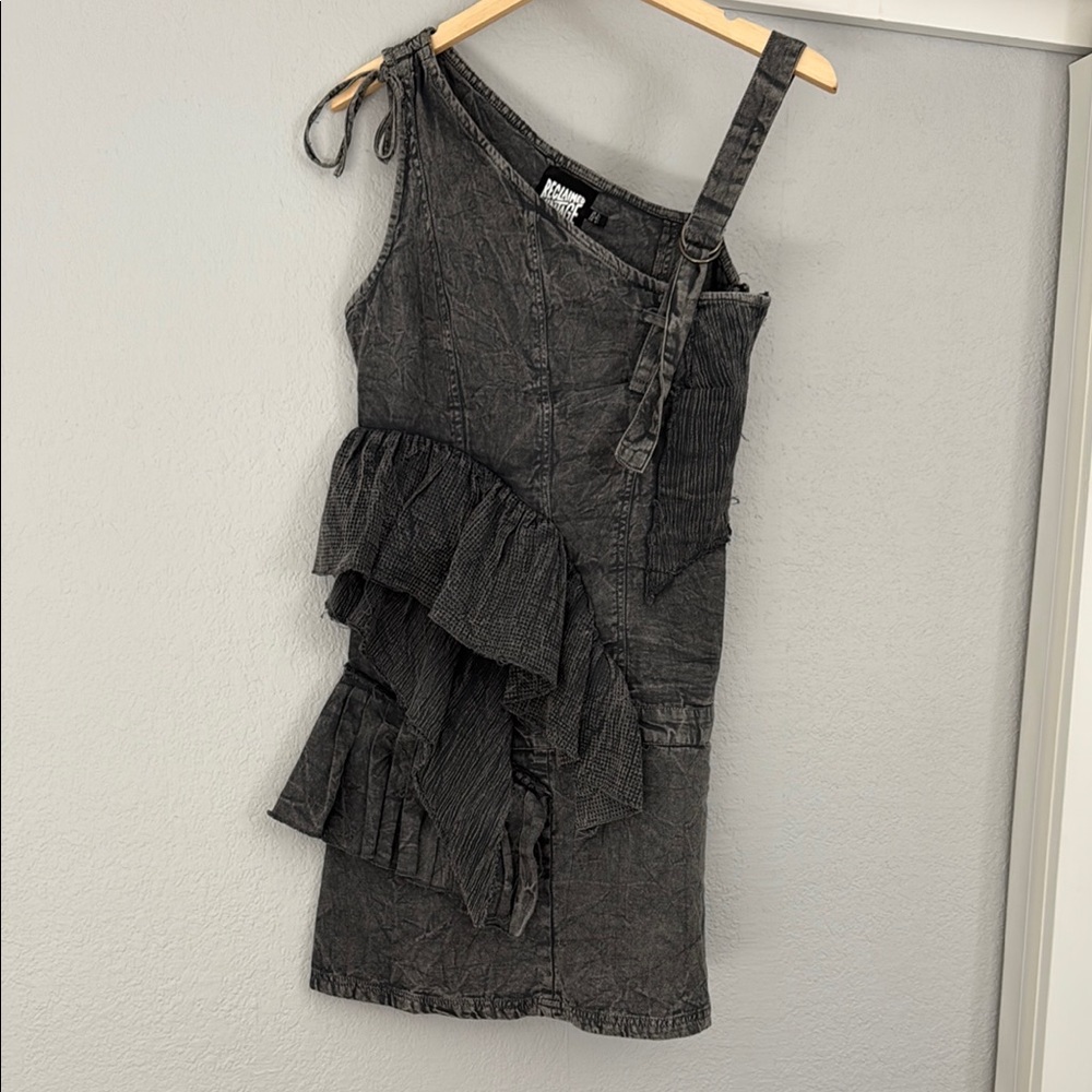 Stylish Black One-Shoulder Dress
